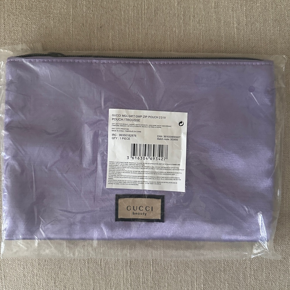 New Gucci Beauty Lilac zip Pouch